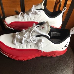 Jordan’s size 7 YOUTH